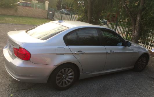 09BMW320i