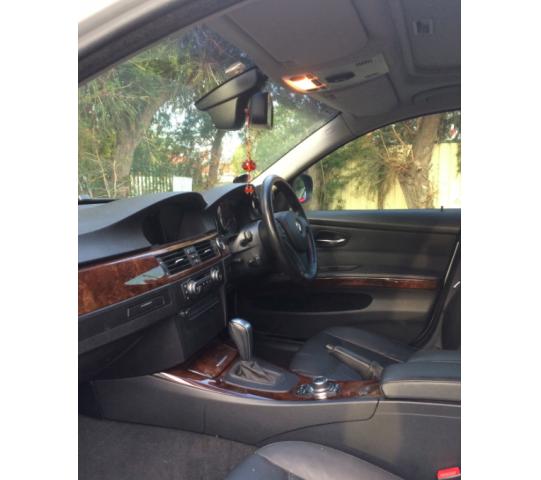 09BMW320i