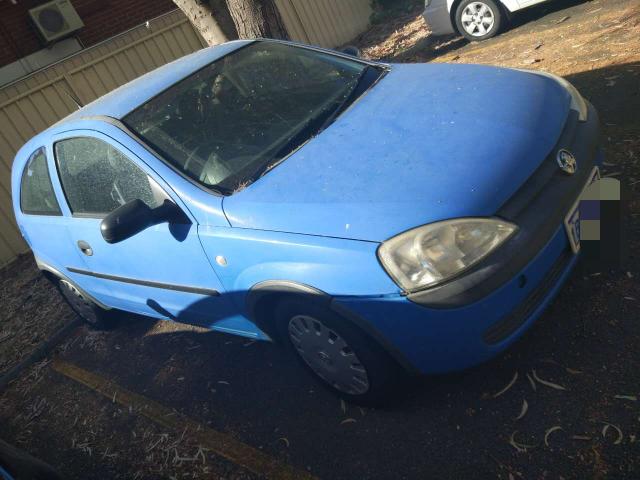 ۼ2001holden barina