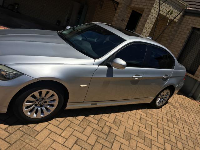 09BMW  320i
