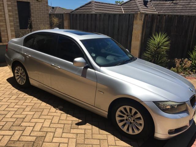 09BMW  320i