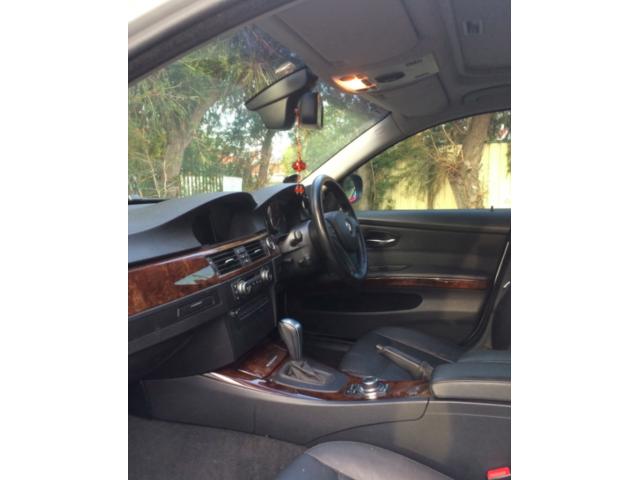 09BMW  320i