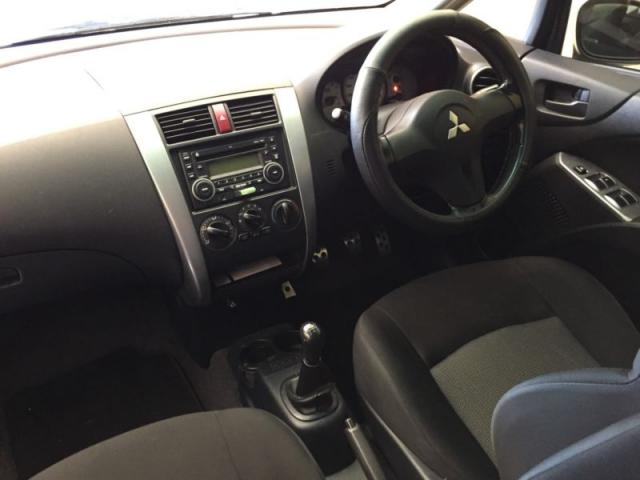 2011   Mitsubishi Ʊ