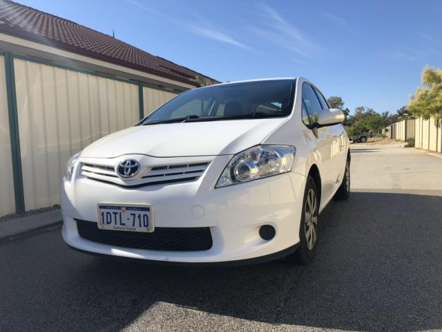 2011 Toyota corolla auto 