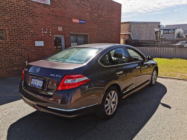 09 Nissan Maxima