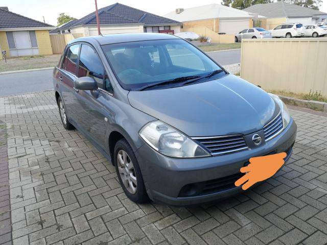  Nissan Tiida Sedan 