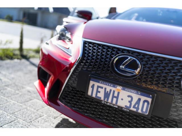 LEXUS IS 300h F Sport 