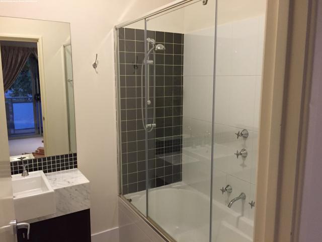 UWATownhousemasterroom