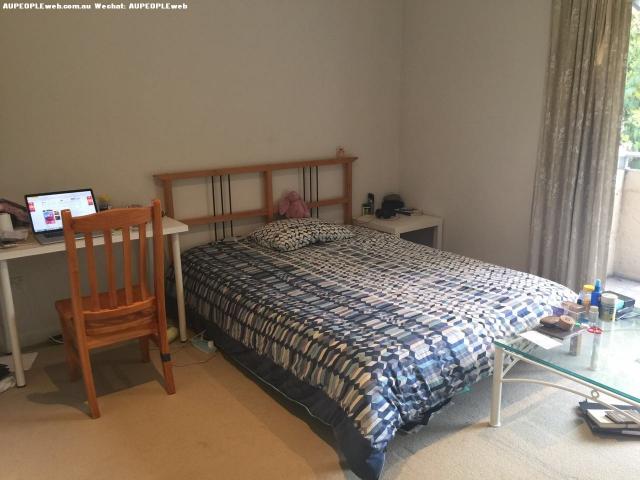 UWATownhousemasterroom