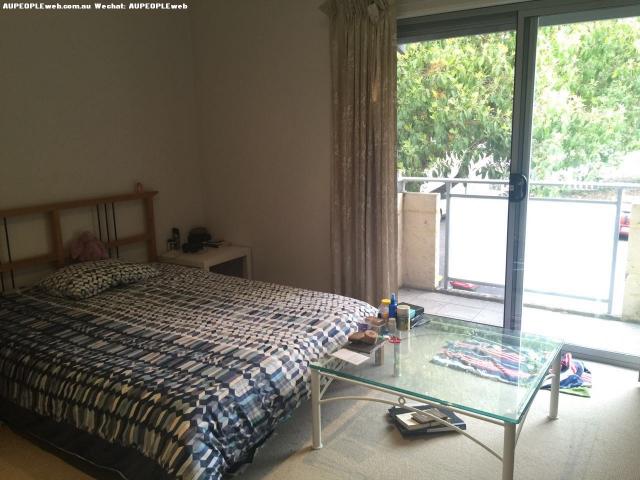 UWATownhousemasterroom