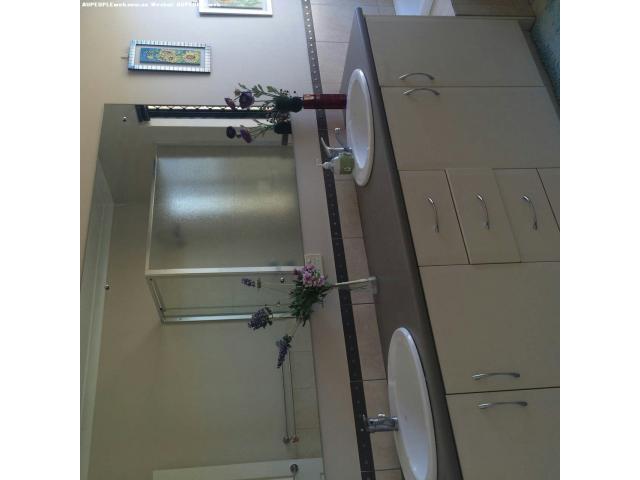 Pearsall room share