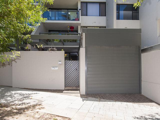  EAST PERTH ݳ