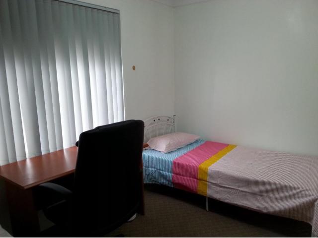Double size bedroom $105 