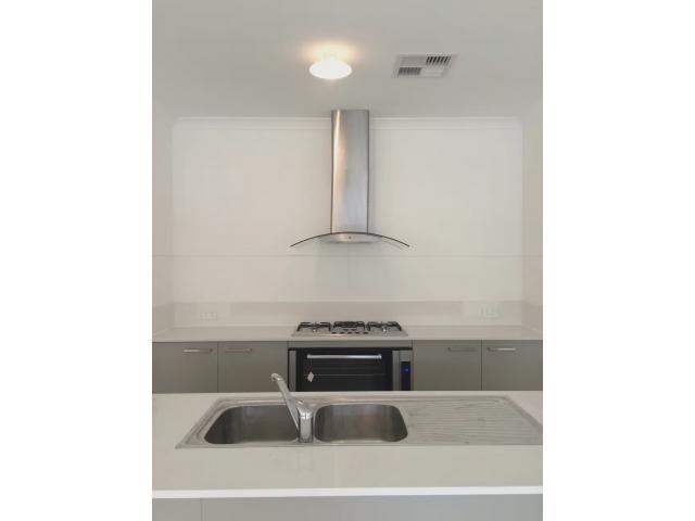  Dianella ½House  Գ