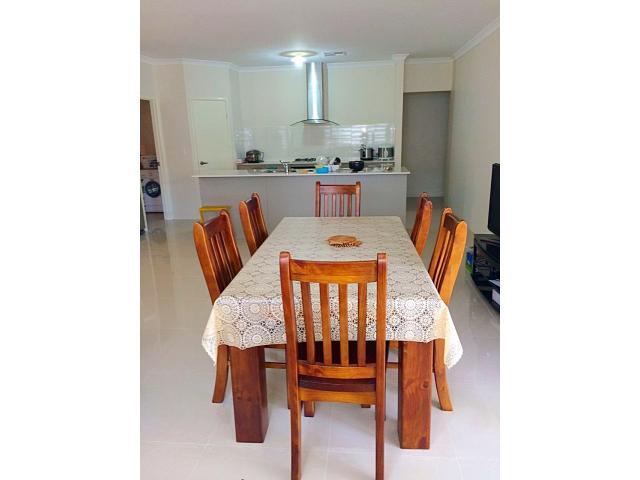  Dianella ½House  Գ