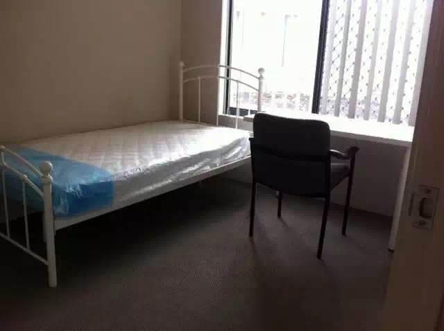 East Cannington,2 rooms