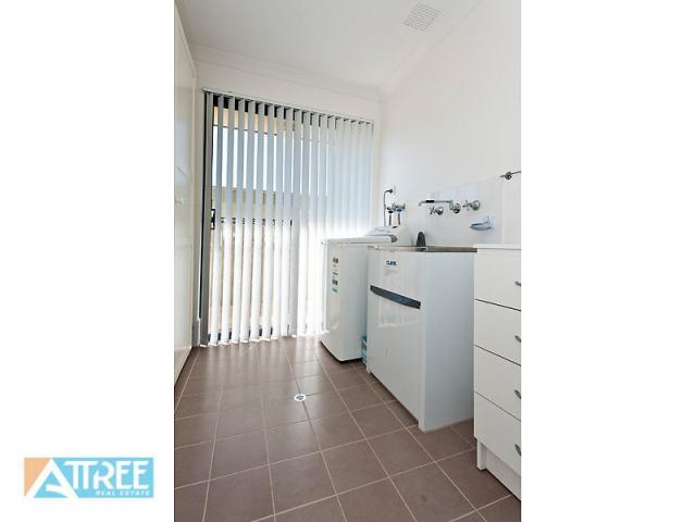 Thornlie, new 2 room $120