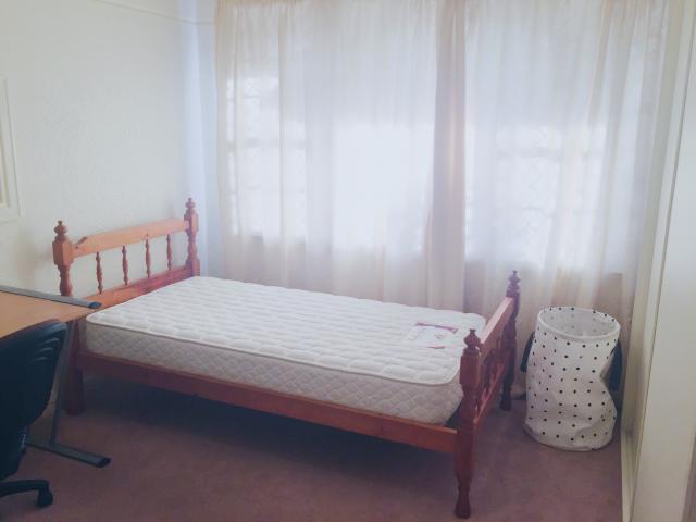 4 single rooms ，Curtin