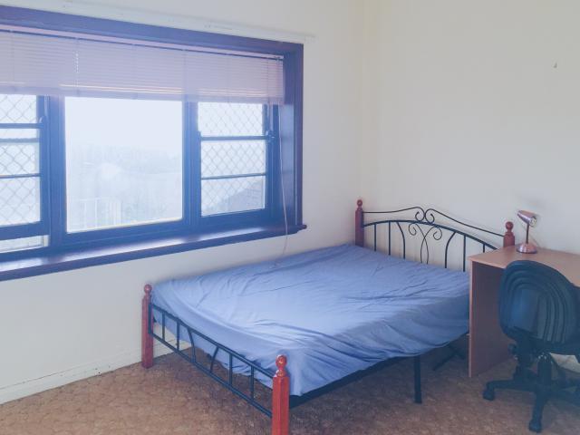 4 single rooms ，Curtin