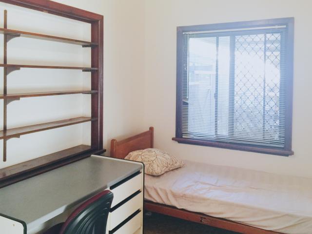 4 single rooms ，Curtin