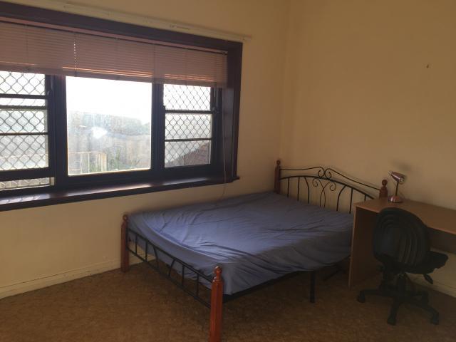 4single rooms near Curtin