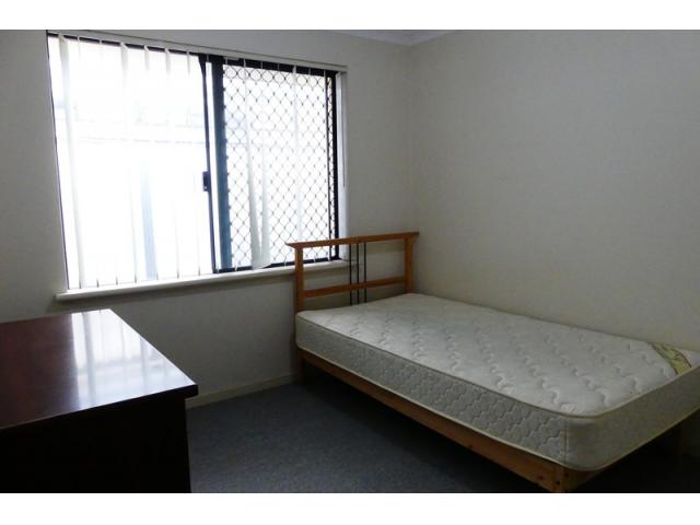 FURNISHED ROOMS FOR RENT 