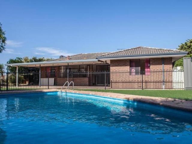 Joondalup 4x2 house renta